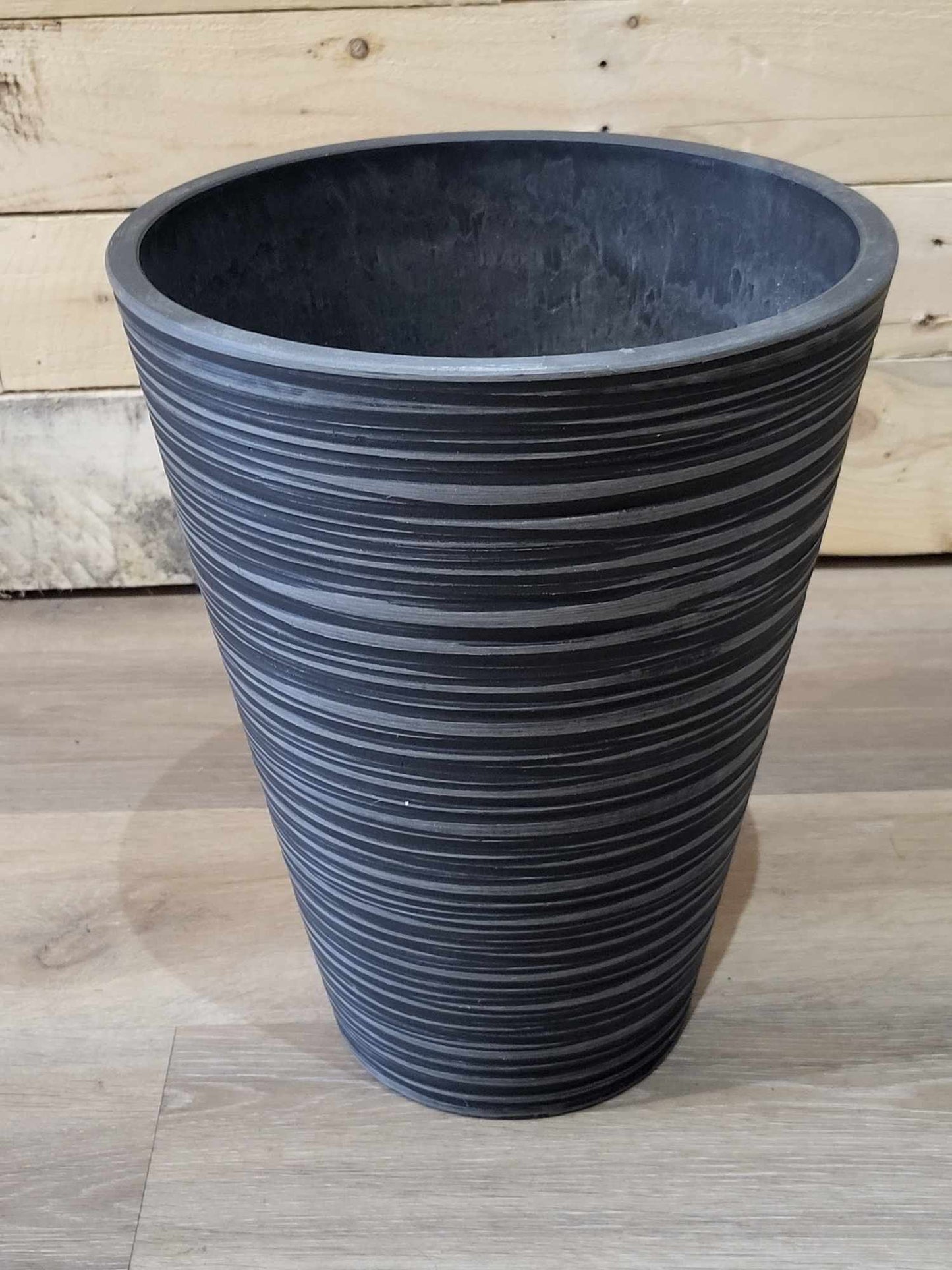 Cache-pot noir